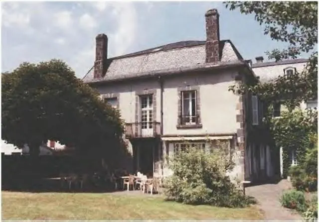 Logis Hotel La Source Du Mont