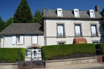 Logis La Source Du Mont Hotel