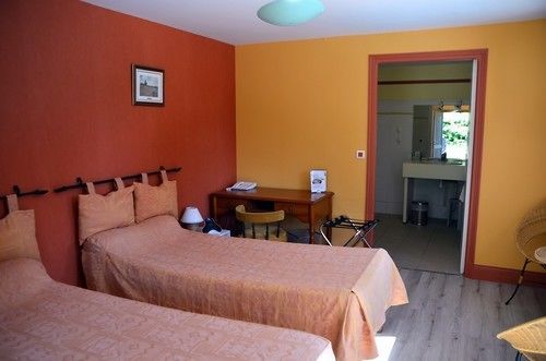 Hotel Logis La Source Du Mont 3*