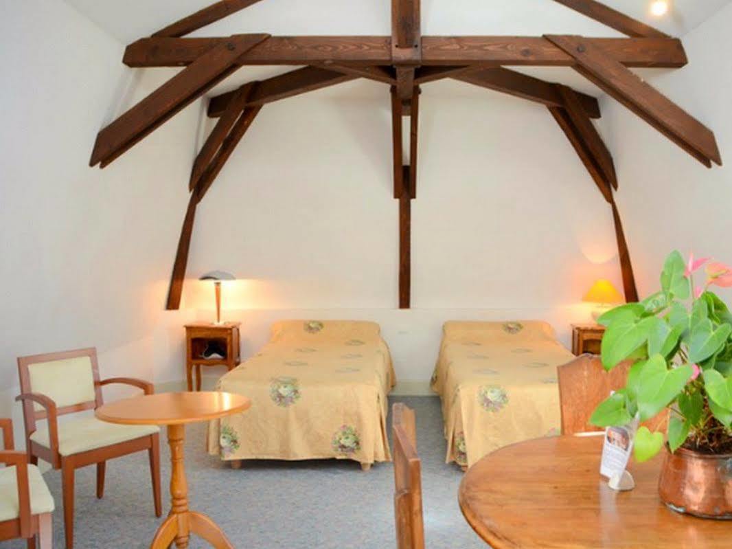 Hotel Logis La Source Du Mont 3*